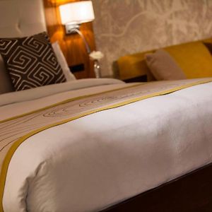 Deluxe One King or Two Queen Room